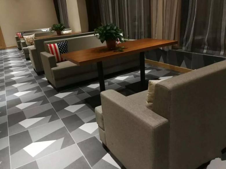 20191219/5dfb3e7b28f78.jpg 西餐廳卡座沙發(fā)安裝.jpg