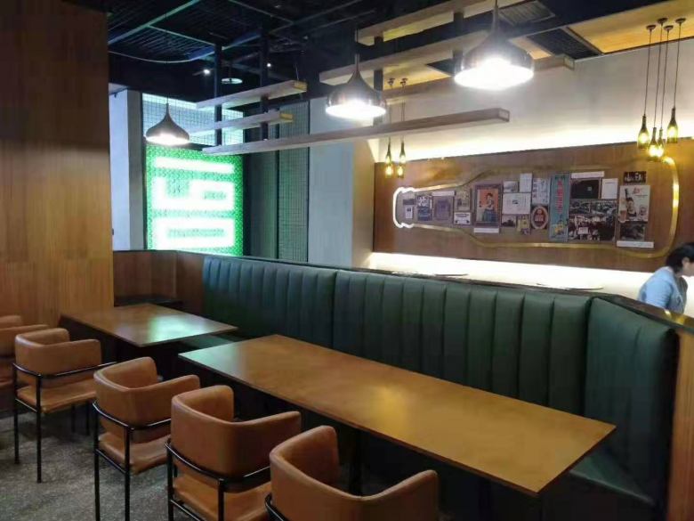 20200116/5e2008ec8e390.jpg 餐廳卡座沙發(fā)安裝.jpg