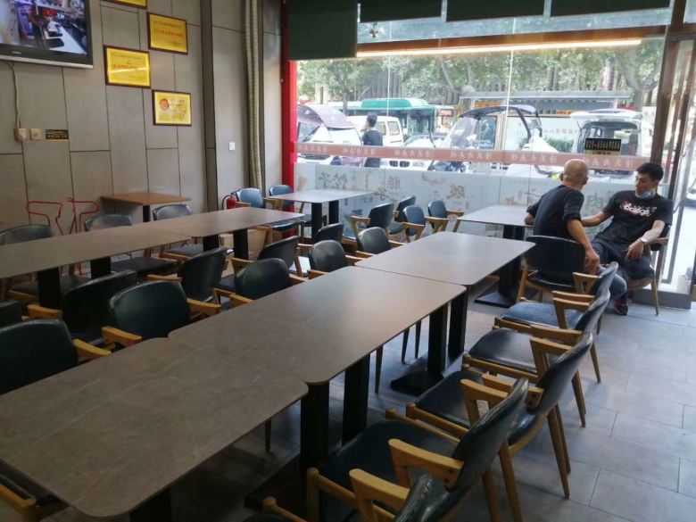 20200914/5f5ec4aa48d89.jpg 潼關(guān)肉夾饃餐桌椅進(jìn)場(chǎng)安裝.jpg