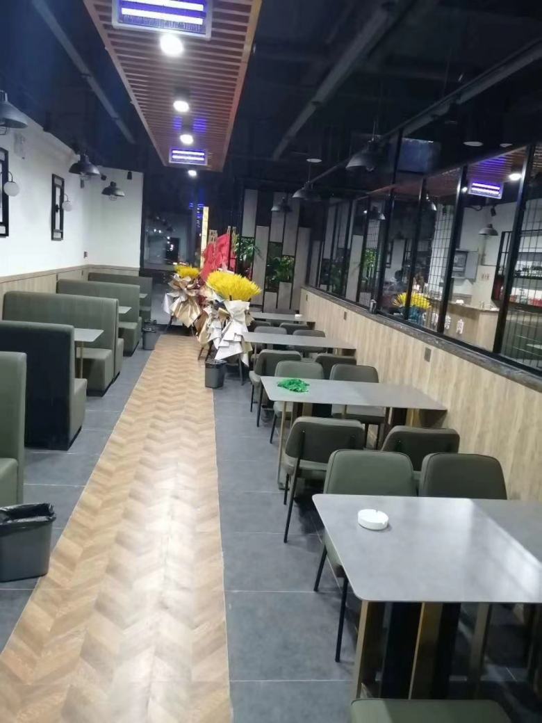 20200926/5f6e8b219c0bf.jpg 大帥烤肉餐桌椅和卡座沙發安裝現場.jpg