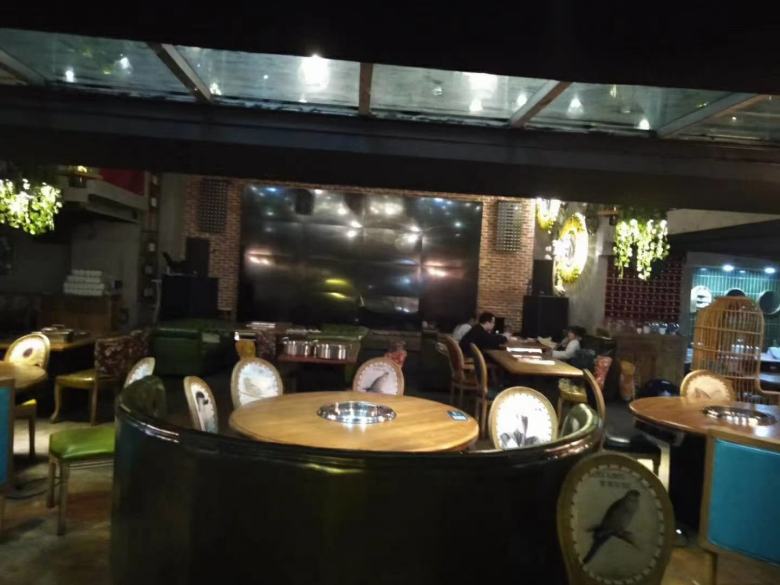 20201208/5fcec9515e846.jpg 工人搬運卡座沙發.jpg