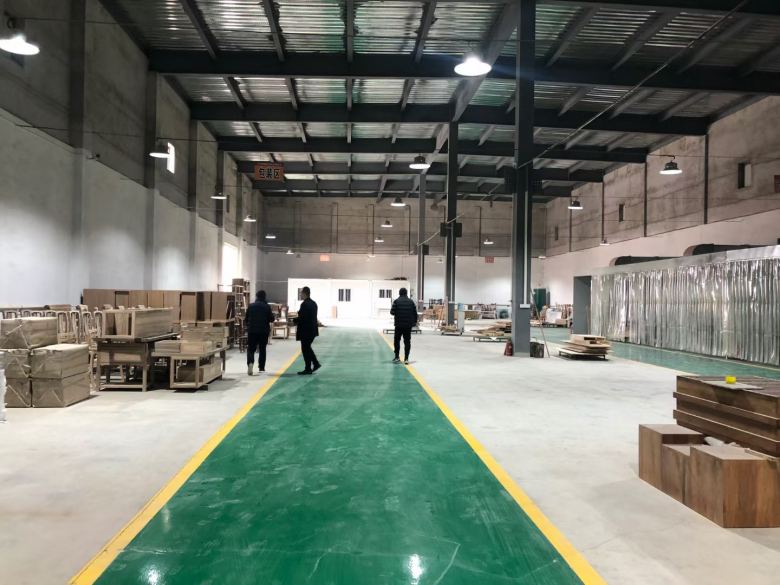 20210308/604585206263f.jpg 博菲克家具負責人陪同客戶考察.jpg