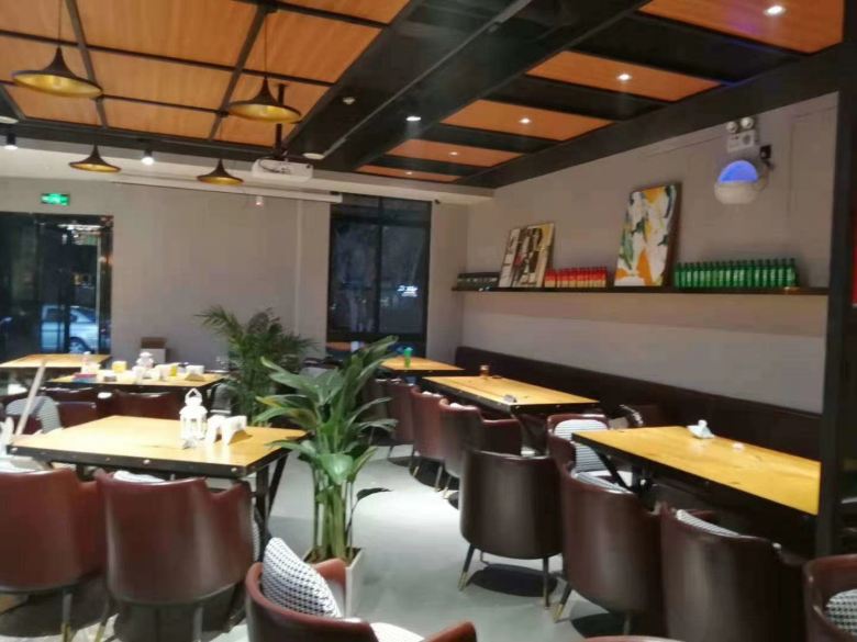 20210330/60628ef60b4f2.jpg 白樺林居西餐廳餐桌椅安裝現場.jpg