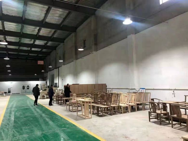 20210420/607e427fdd611.jpg 劉總參觀西安酒店家具工廠木器車間.jpg