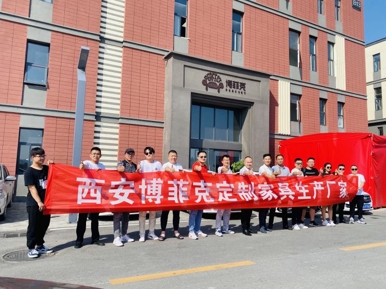 20210712/60ebd55b4f79a.jpg 李總與博菲克家具廠曹總簽約后合影.jpg