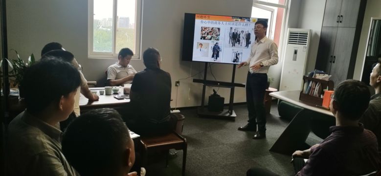 20210905/613443875e391.jpg 業(yè)務(wù)經(jīng)理開(kāi)展銷售人員商務(wù)禮儀培訓(xùn).jpg