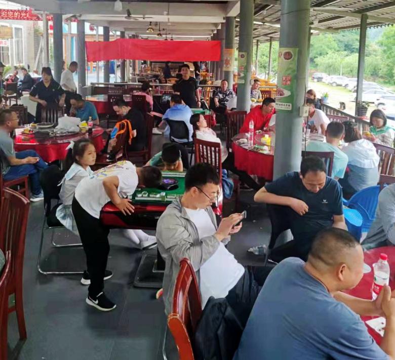 20220524/628ccc7f140a9.jpg 博菲克公司全體員工在農(nóng)家樂聚餐.jpg